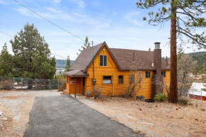 The Fawnskin Hideaway, HUGE Backyard, BBQ & Patio!